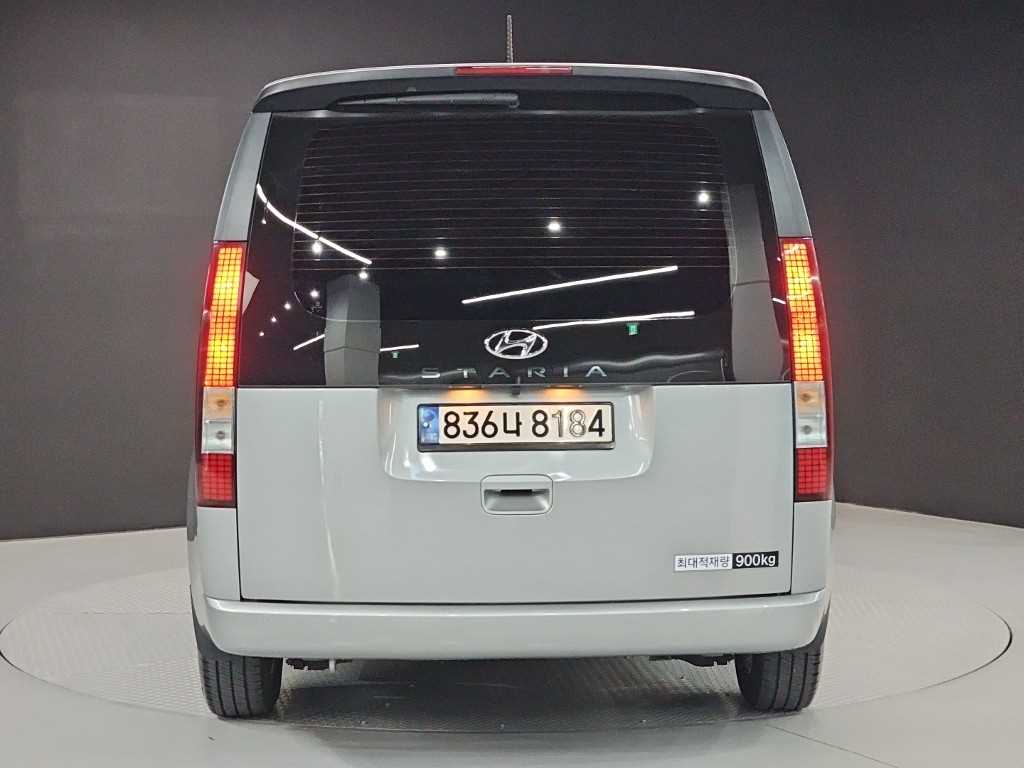HYUNDAI Staria - Vista 3