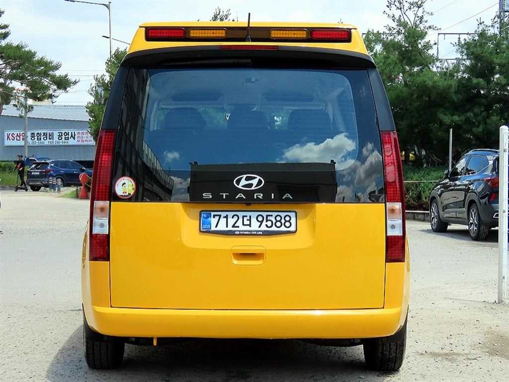 HYUNDAI Staria - Vista 4
