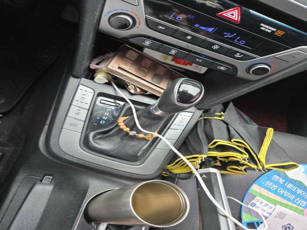 HYUNDAI Avante - Vista 8
