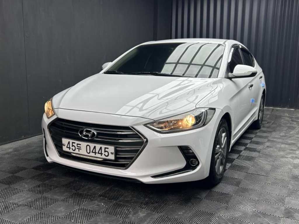 HYUNDAI Avante - Vista 4
