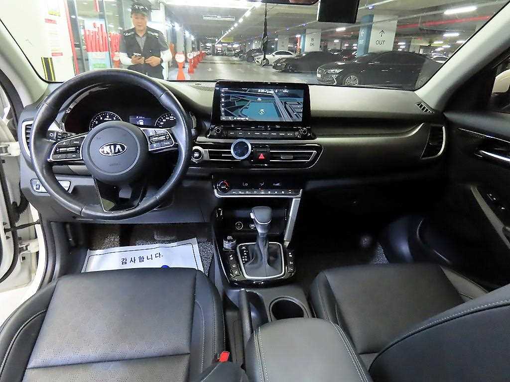 KIA Seltos - Vista 10