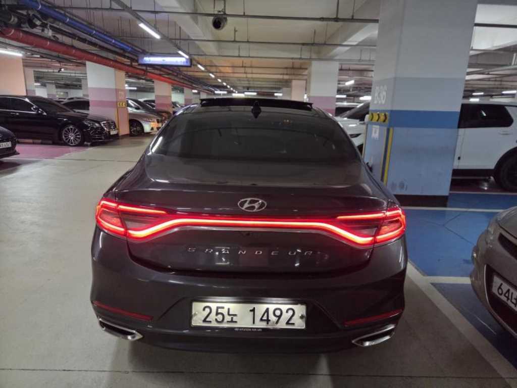HYUNDAI Grandeur - Vista 2