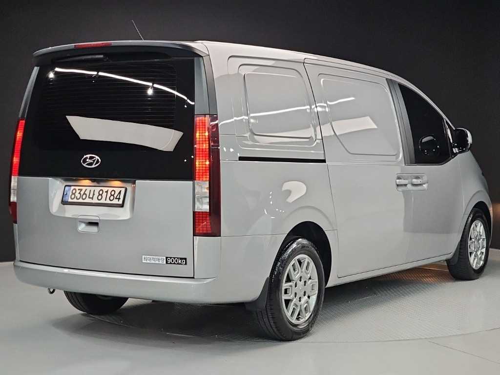 HYUNDAI Staria - Vista 4