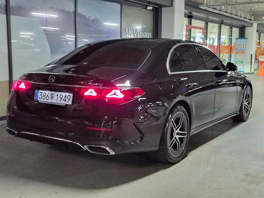 Mercedes Benz E class - Vista 4