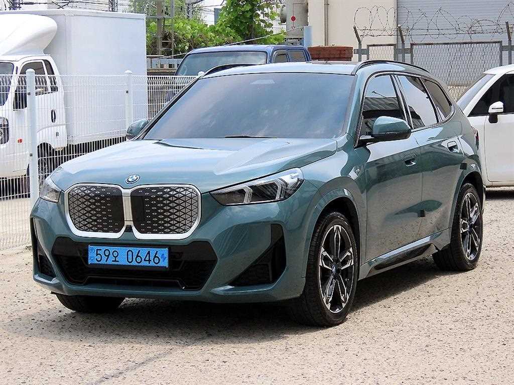 BMW iX1 - Vista 3