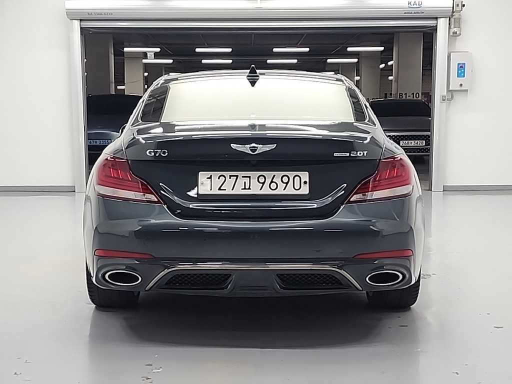 Genesis G70 - Vista 3