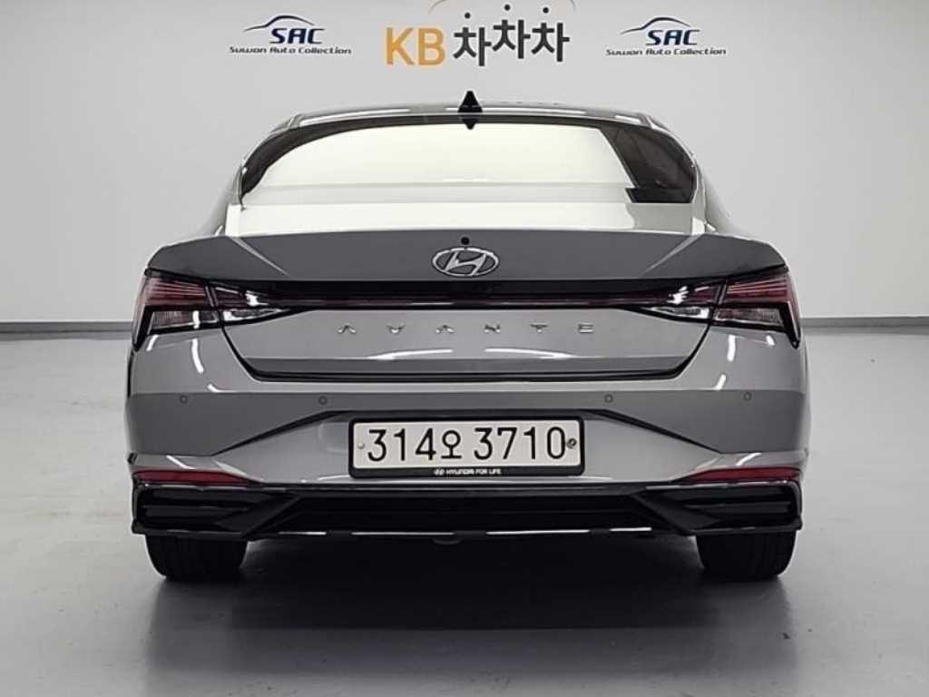 HYUNDAI Avante - Vista 3