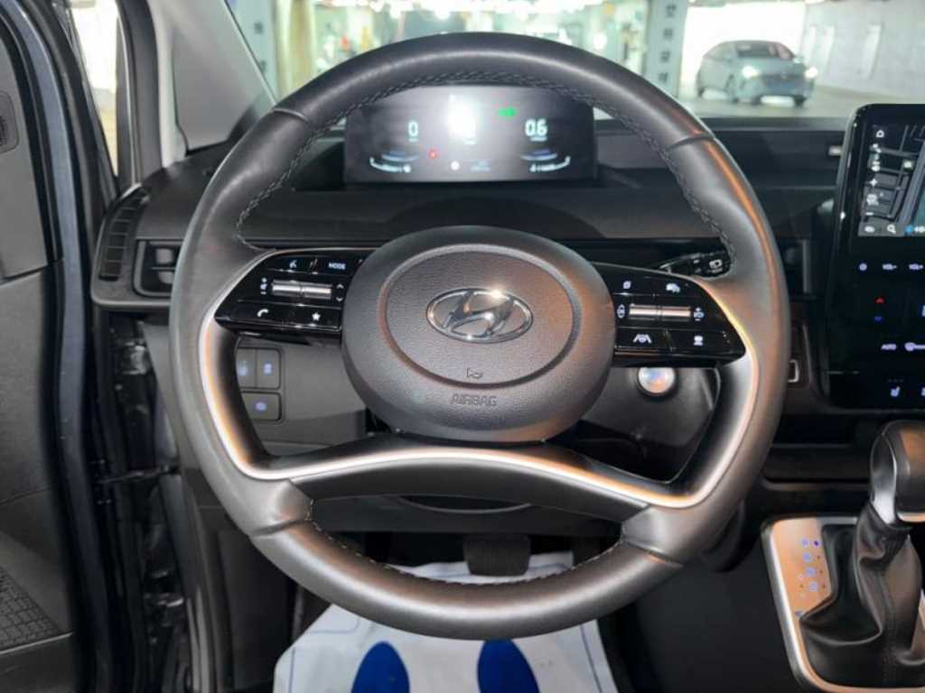 HYUNDAI Staria - Vista 8