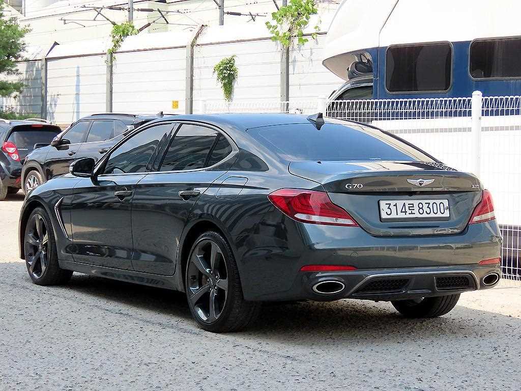 Genesis G70 - Vista 3