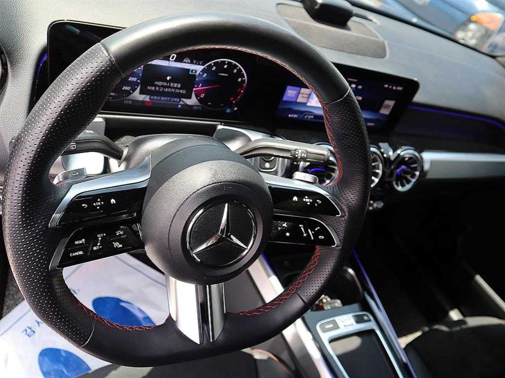 Mercedes Benz GLB Class - Vista 8