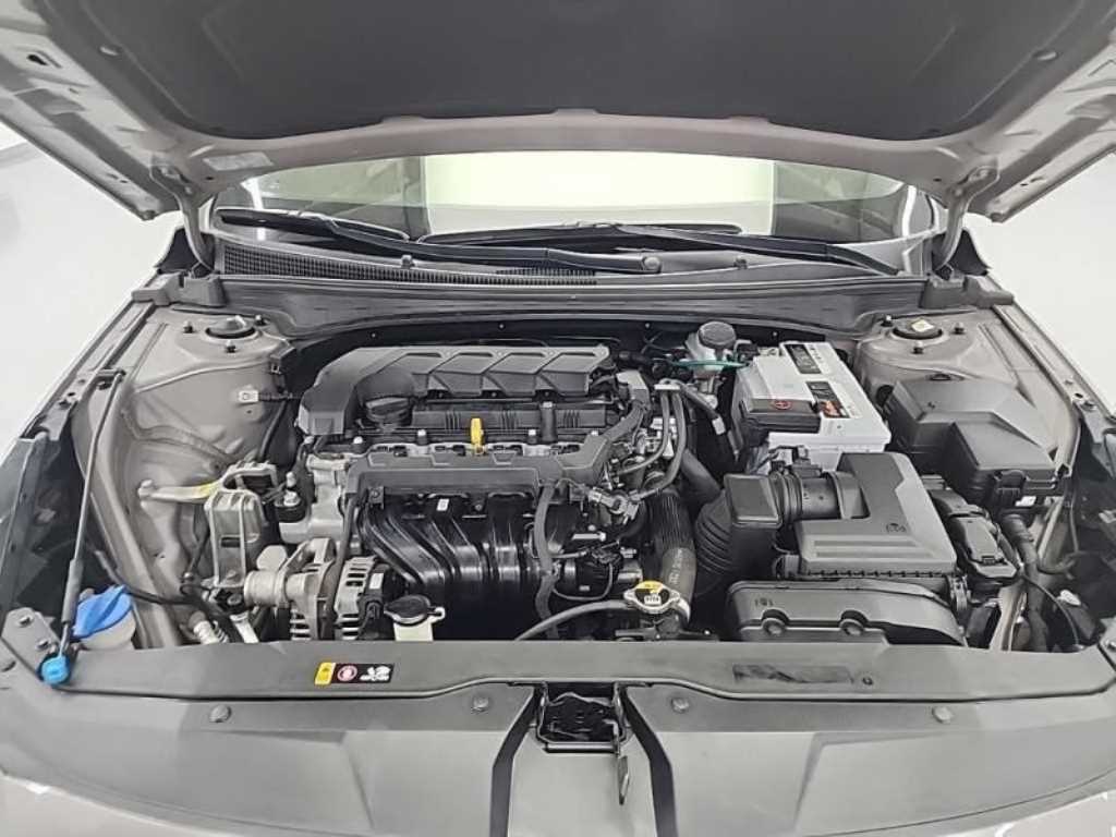HYUNDAI Avante - Vista 7