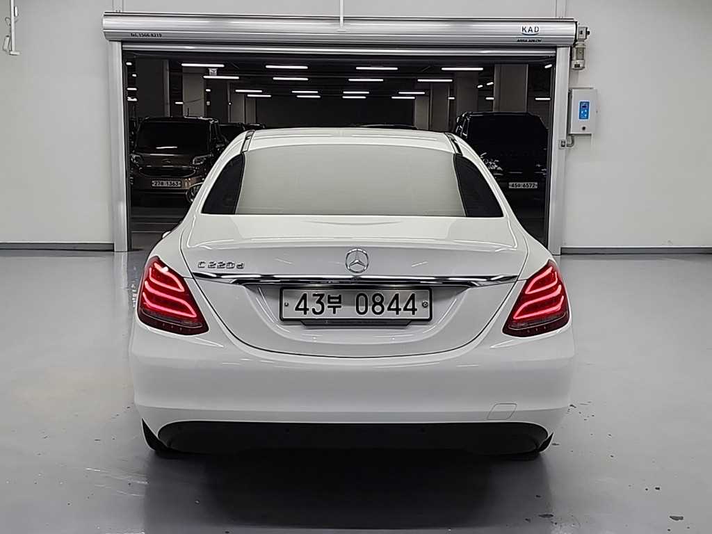 Mercedes Benz C Class - Vista 3