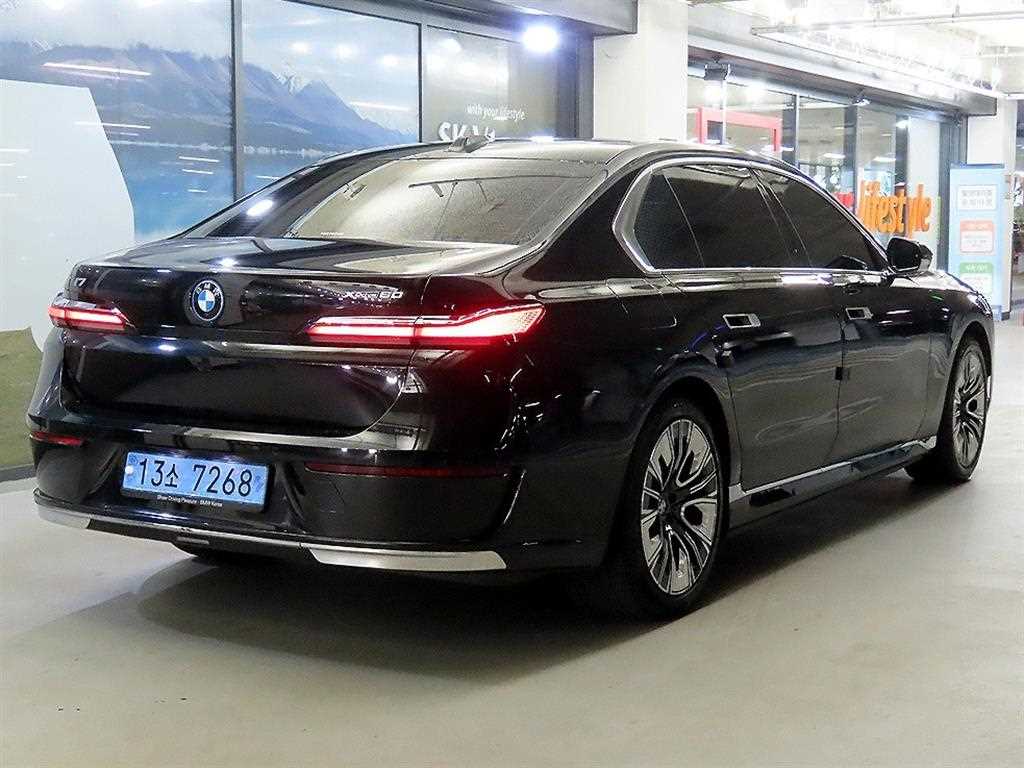 BMW i7 - Vista 4