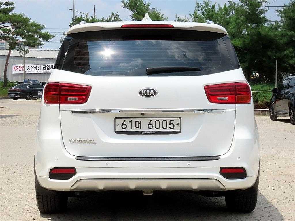 KIA Carnival - Vista 4