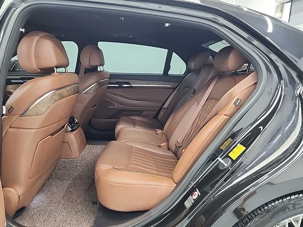 Genesis G90 - Vista 12