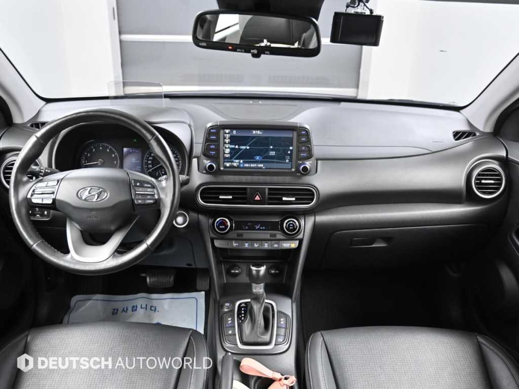 HYUNDAI Kona - Vista 7