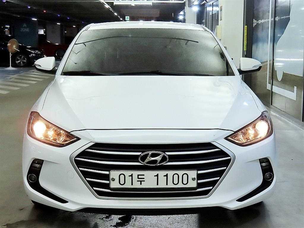 HYUNDAI Avante - Vista 2
