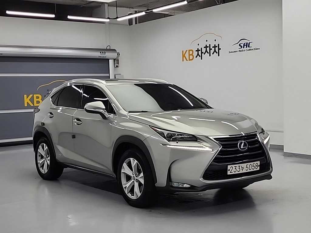 Lexus NX - Vista 4