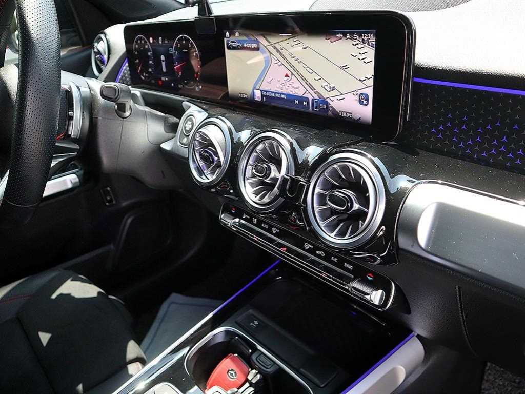Mercedes Benz GLB Class - Vista 11