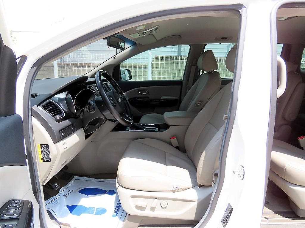 KIA Carnival - Vista 5