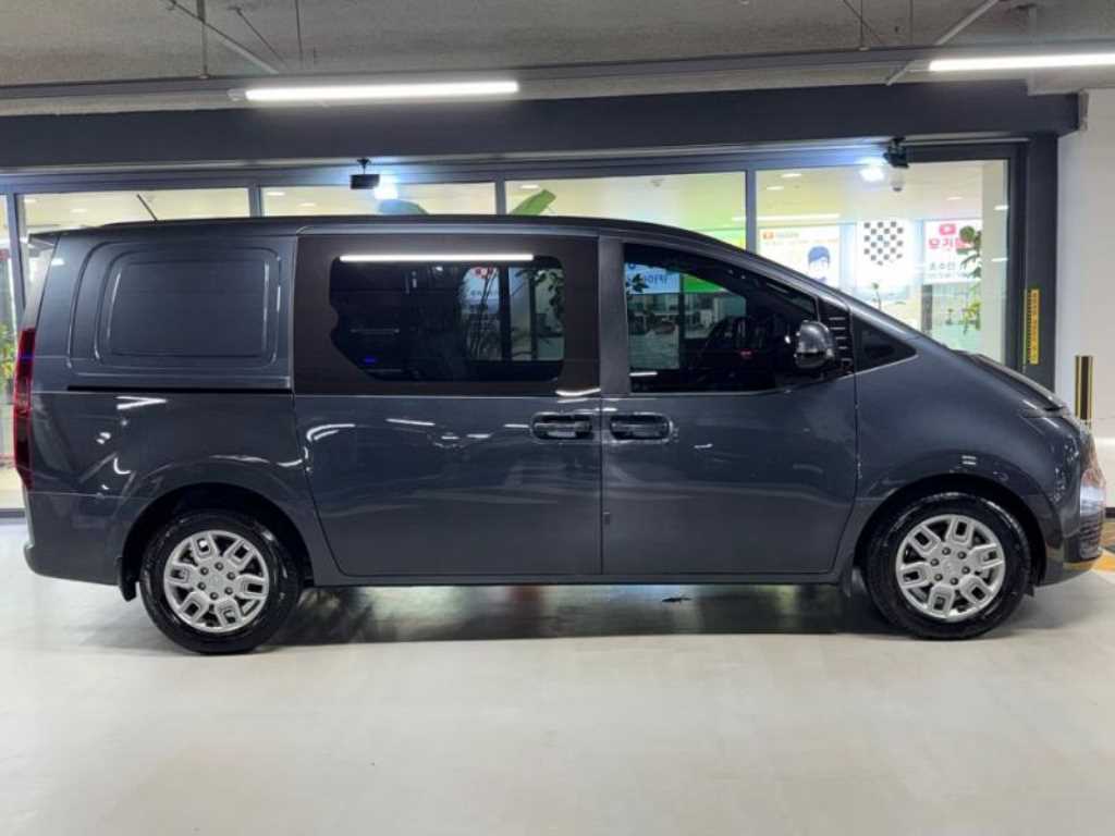 HYUNDAI Staria - Vista 3