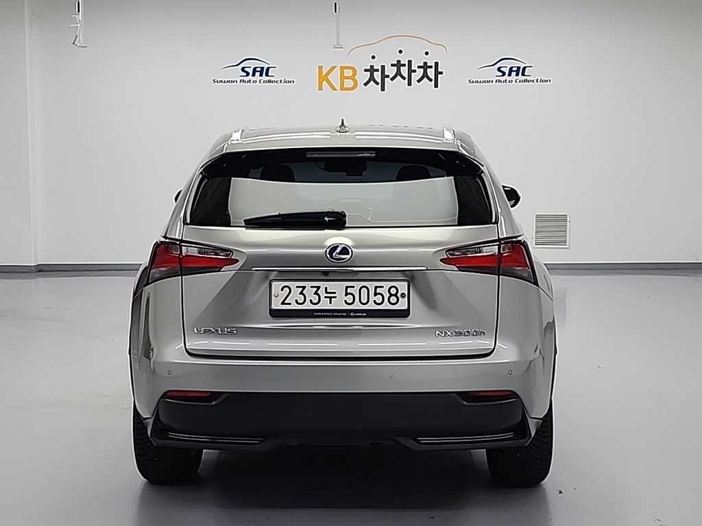 Lexus NX - Vista 3