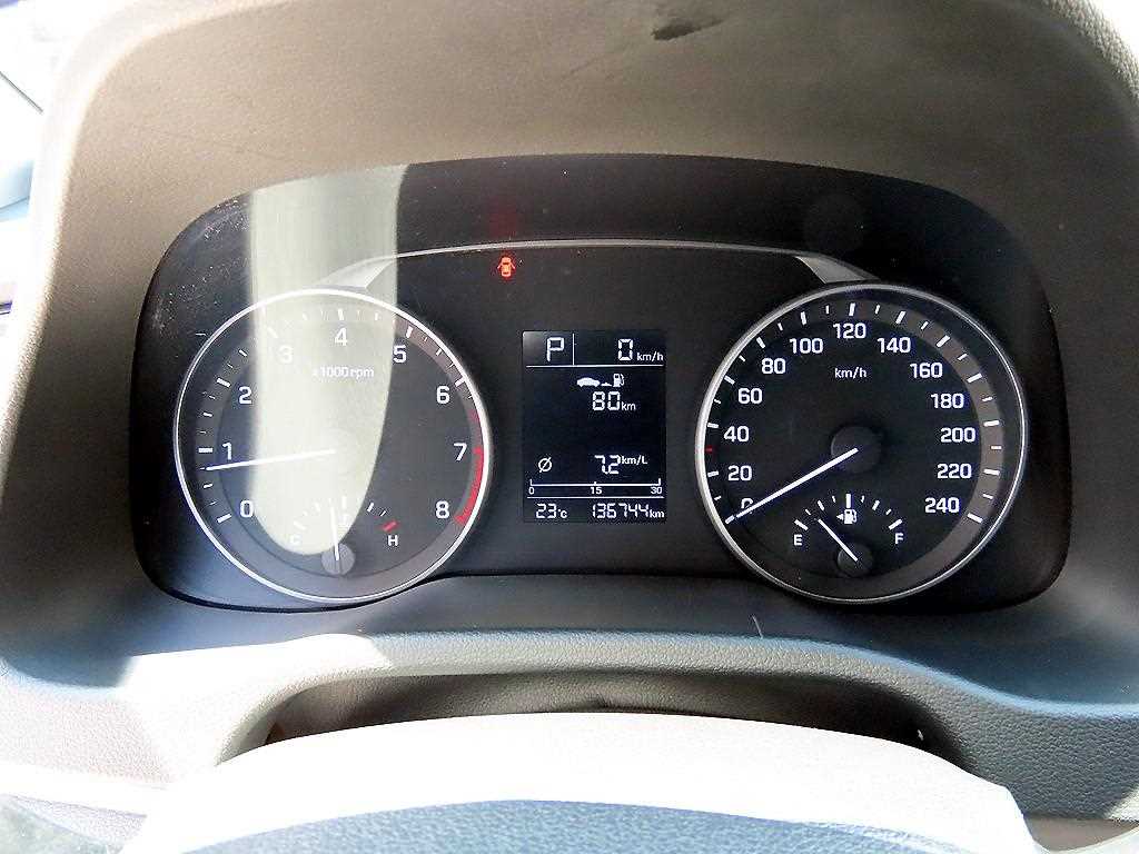 HYUNDAI Avante - Vista 9