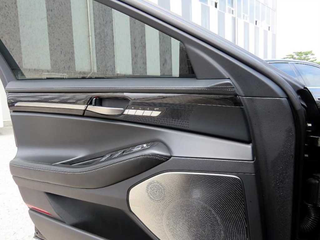 Genesis EQ900 - Vista 12