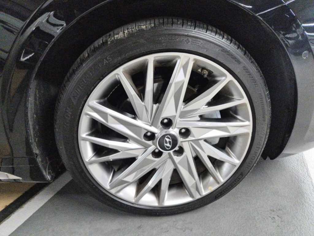 HYUNDAI Grandeur - Vista 5