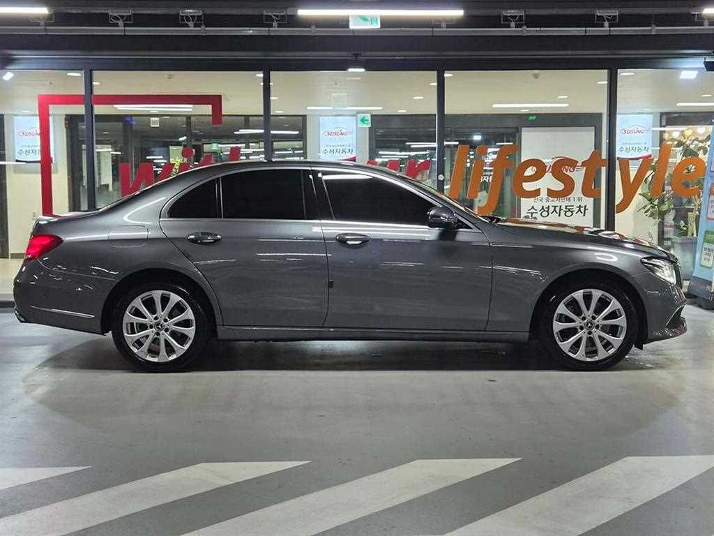 Mercedes Benz E class - Vista 3
