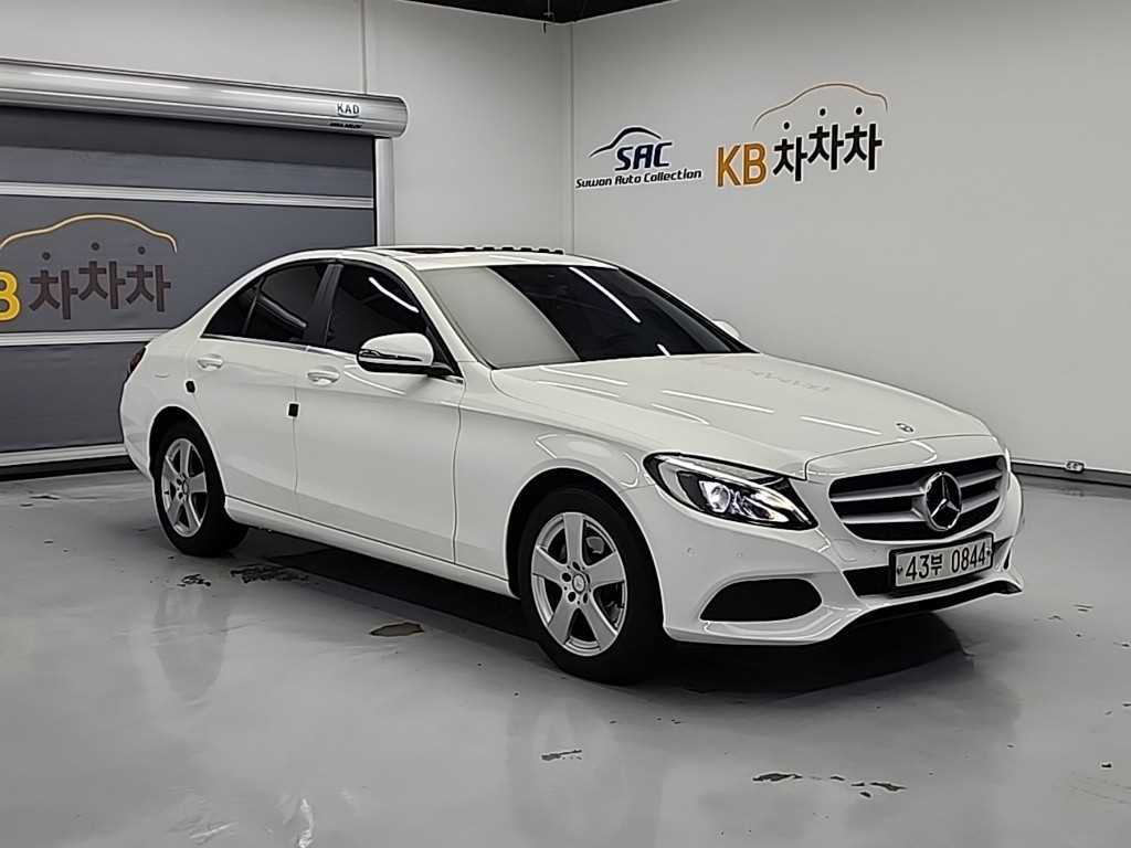 Mercedes Benz C Class - Vista 4