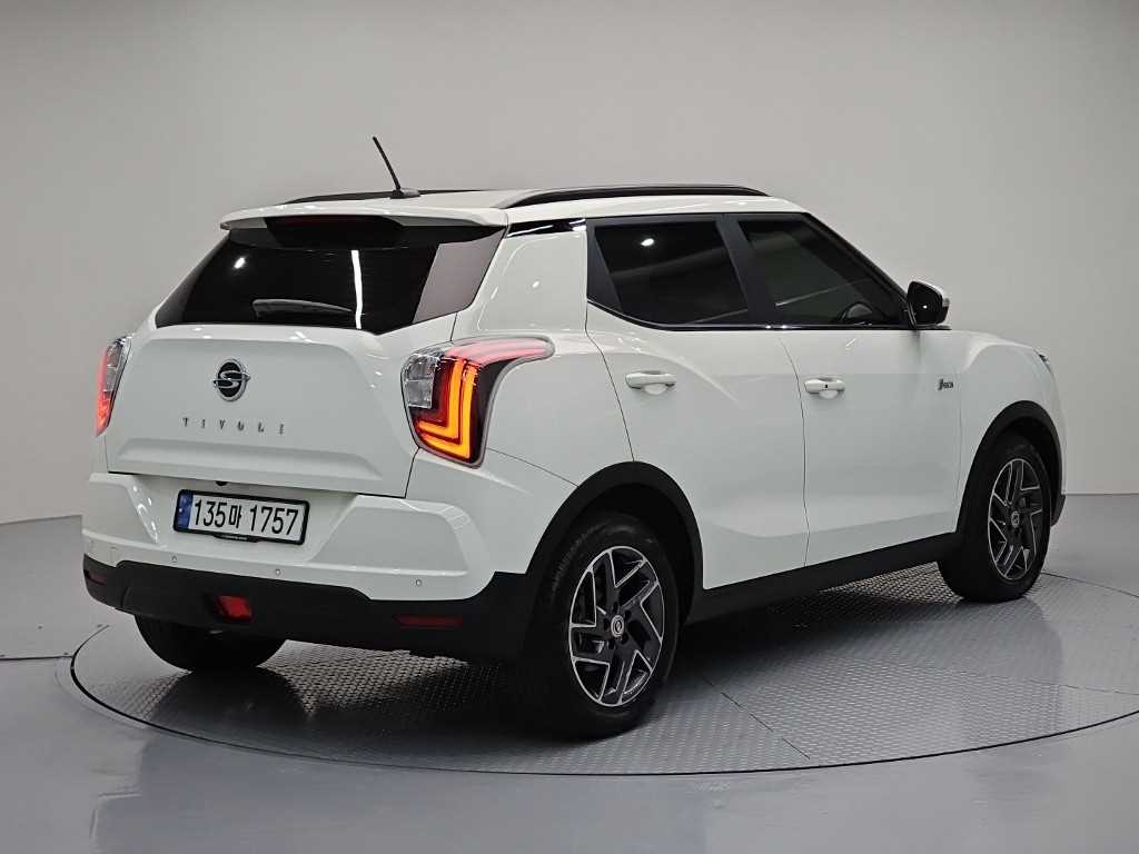 Ssangyong Tivoli - Vista 4