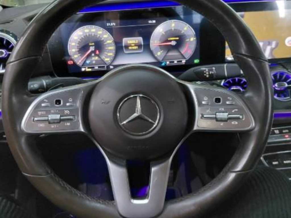 Mercedes Benz CLS Class - Vista 6