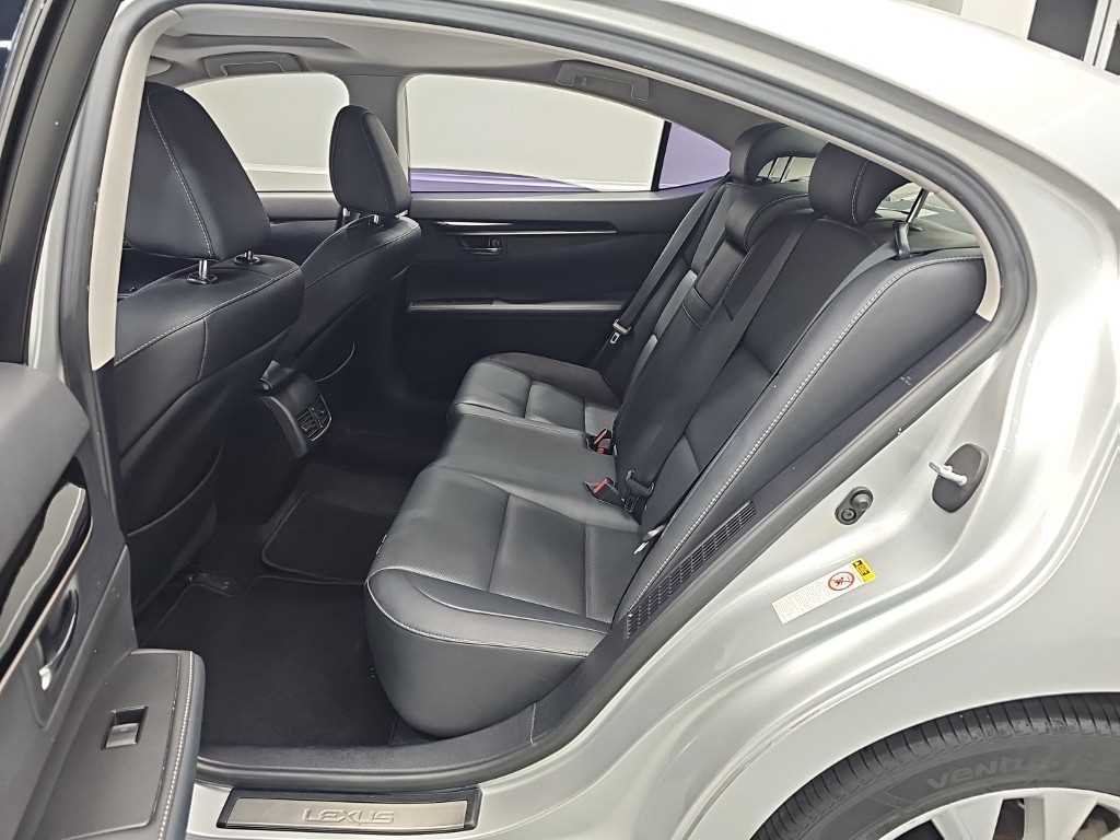 Lexus ES - Vista 12