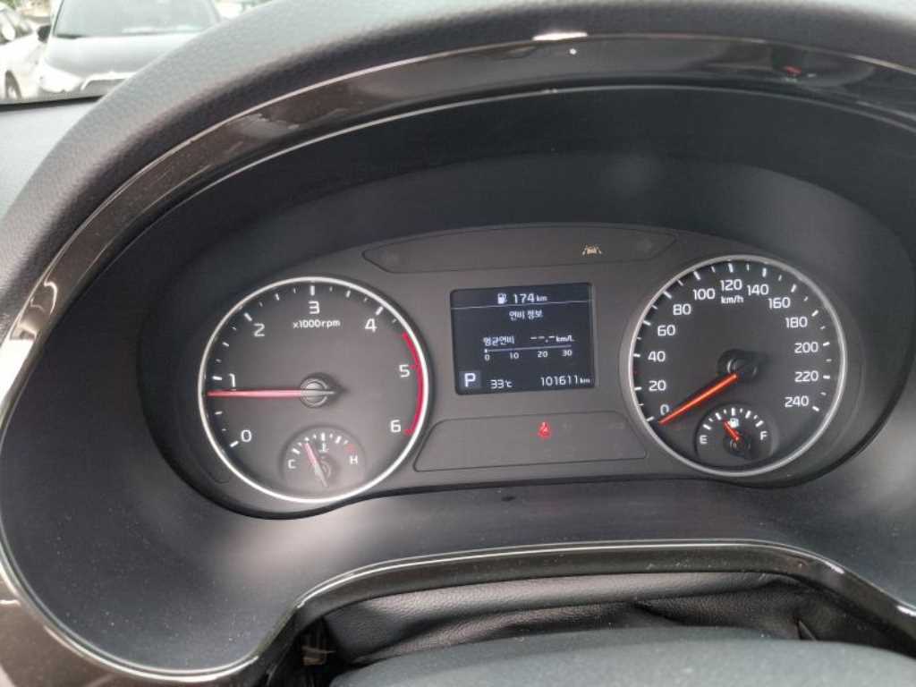 KIA Seltos - Vista 6