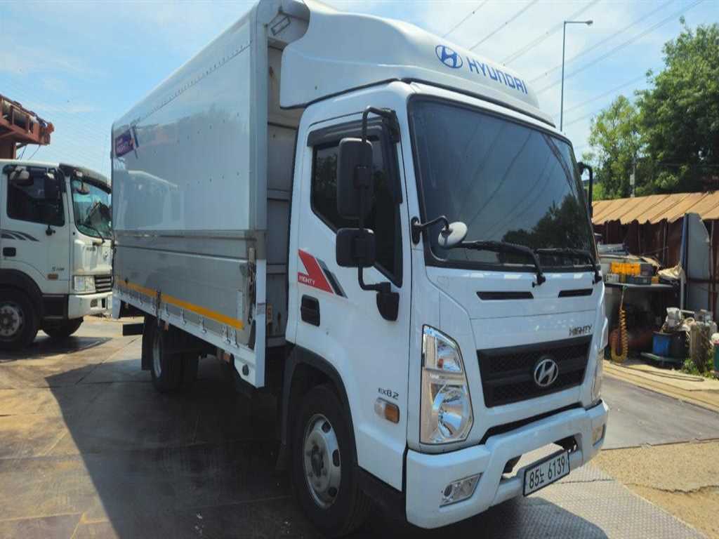 medium and large cargo truck - Vista 7