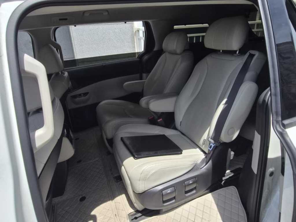 KIA Carnival - Vista 6