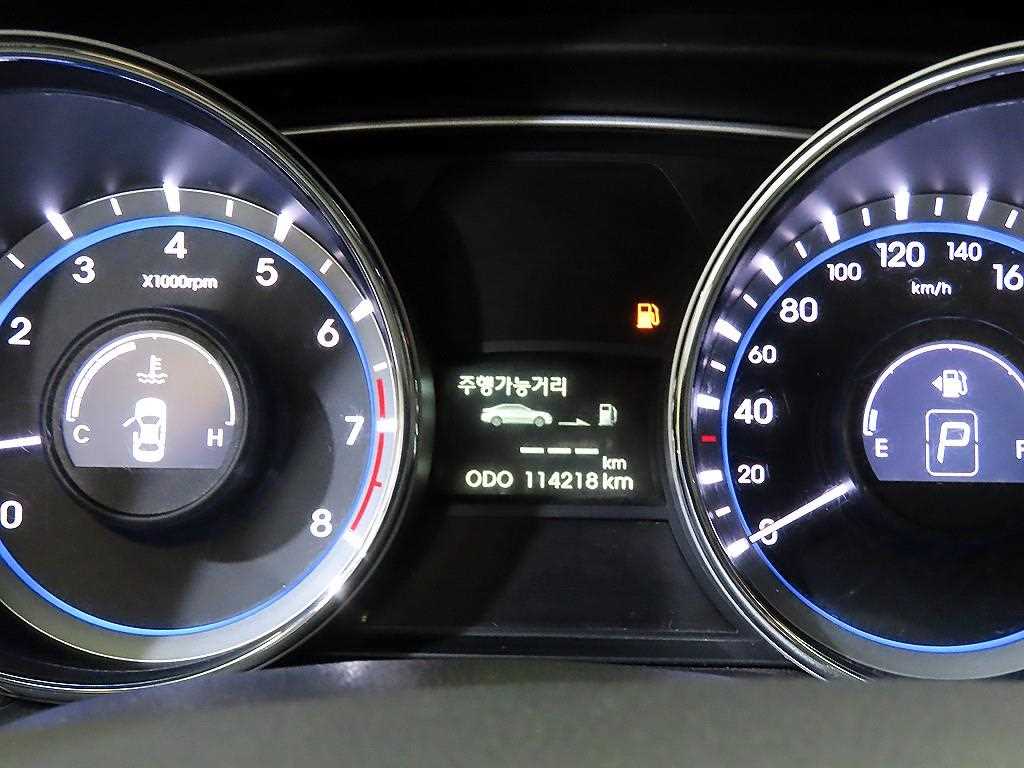 HYUNDAI Sonata - Vista 9