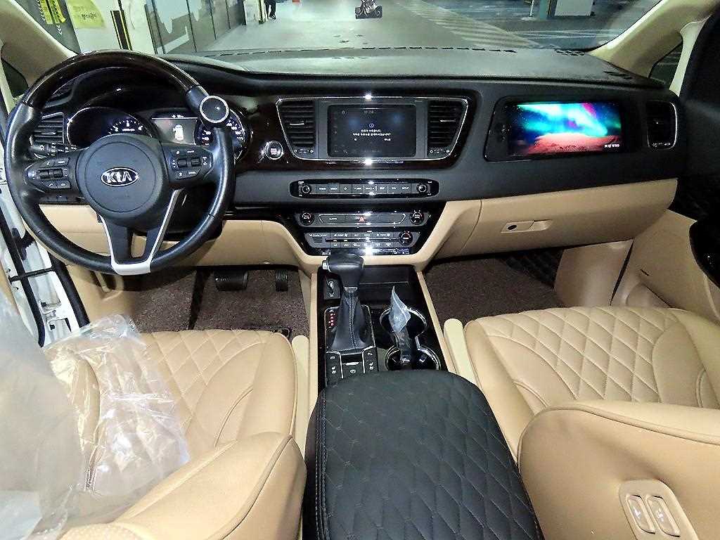 KIA Carnival - Vista 10