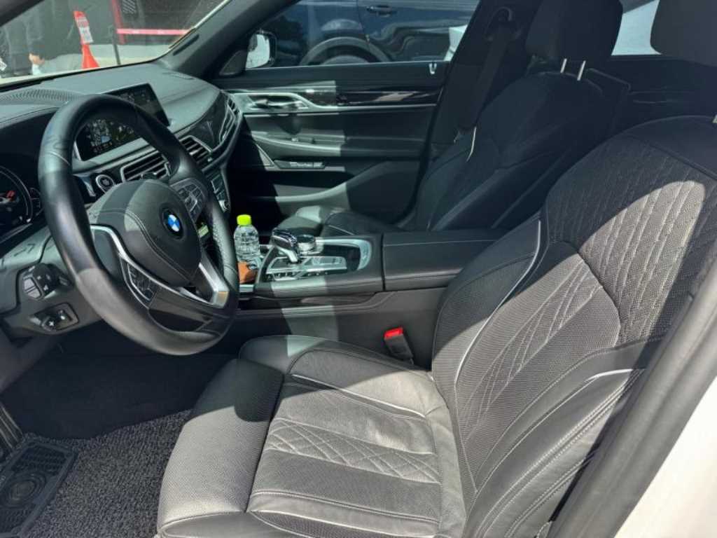 BMW 7 Series - Vista 5