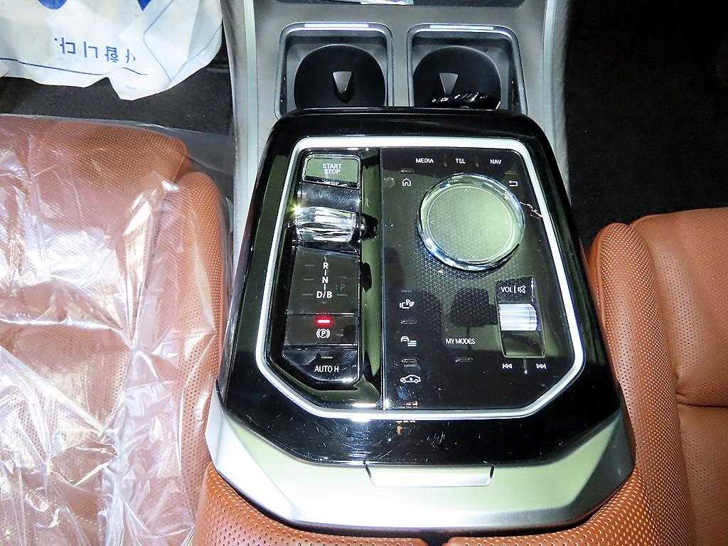 BMW i7 - Vista 12