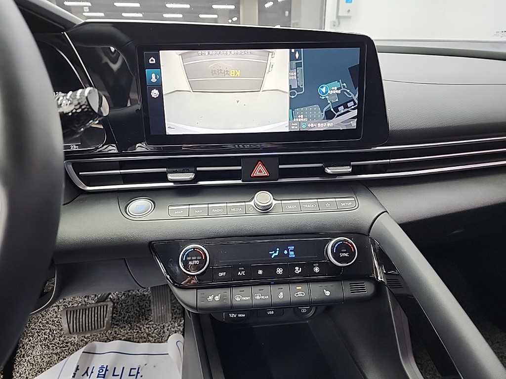 HYUNDAI Avante - Vista 10