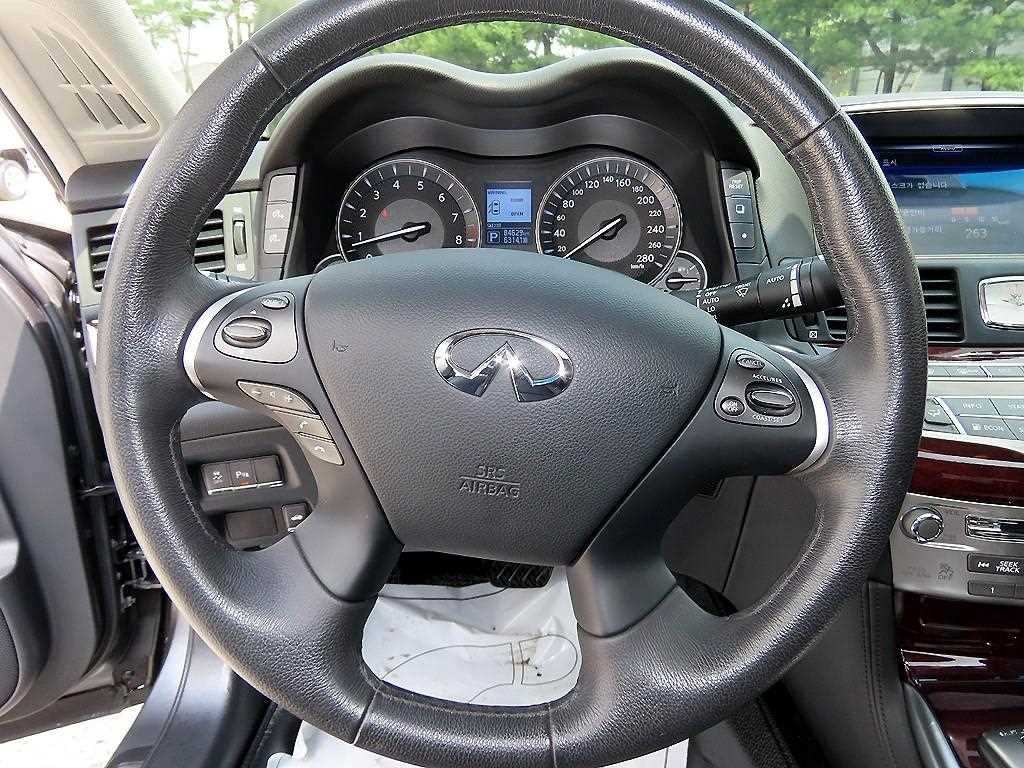 Infiniti Q - Vista 8