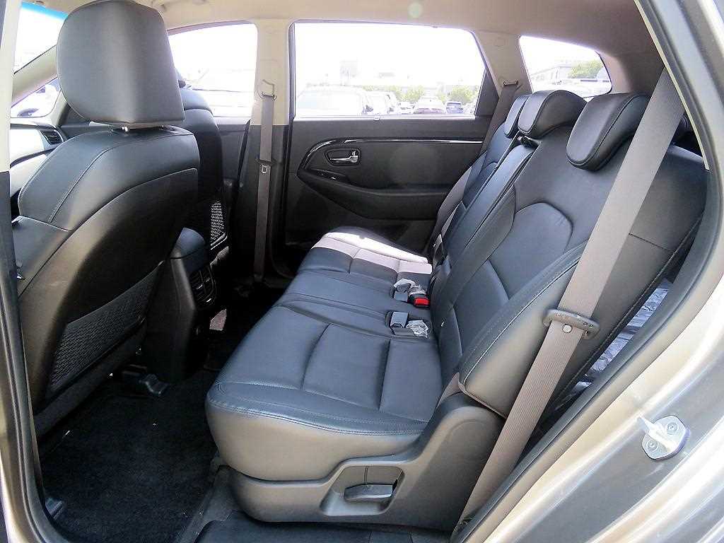KIA Carens - Vista 7