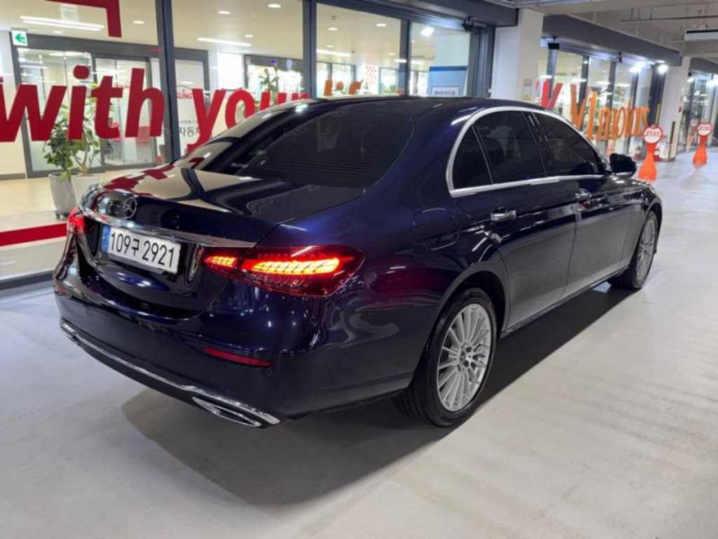 Mercedes Benz E class - Vista 4
