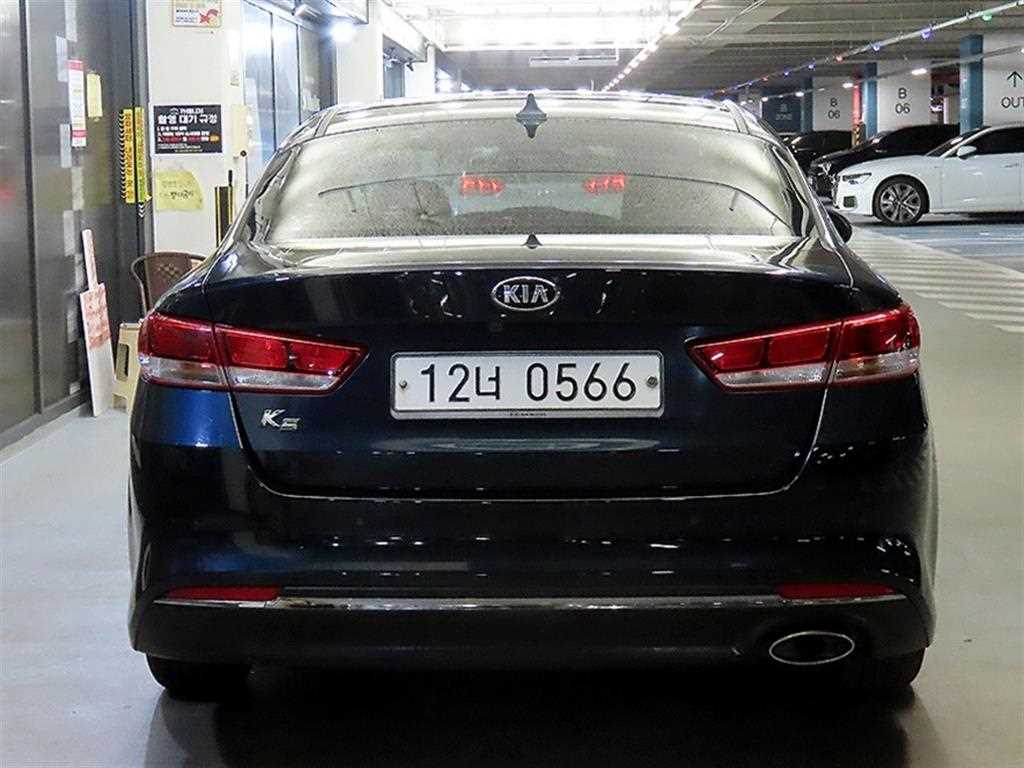 KIA K5 - Vista 5