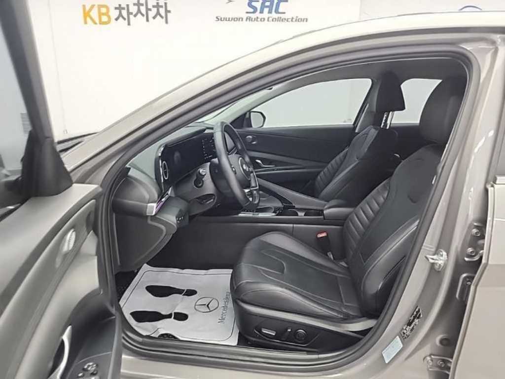 HYUNDAI Avante - Vista 10