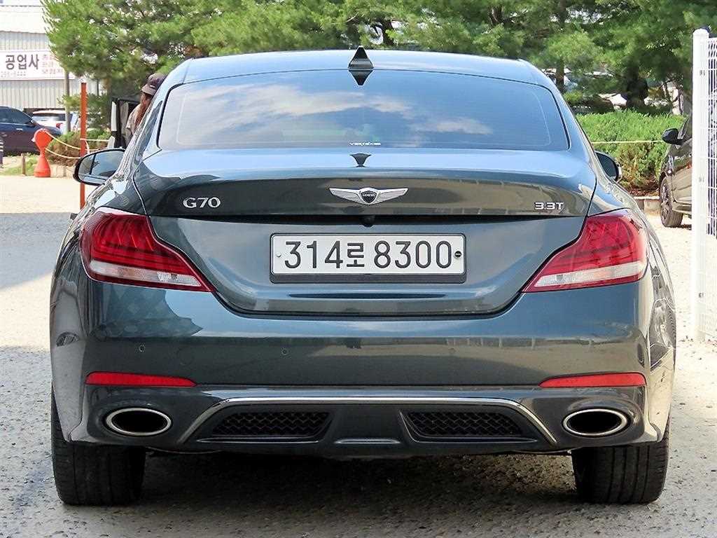 Genesis G70 - Vista 4