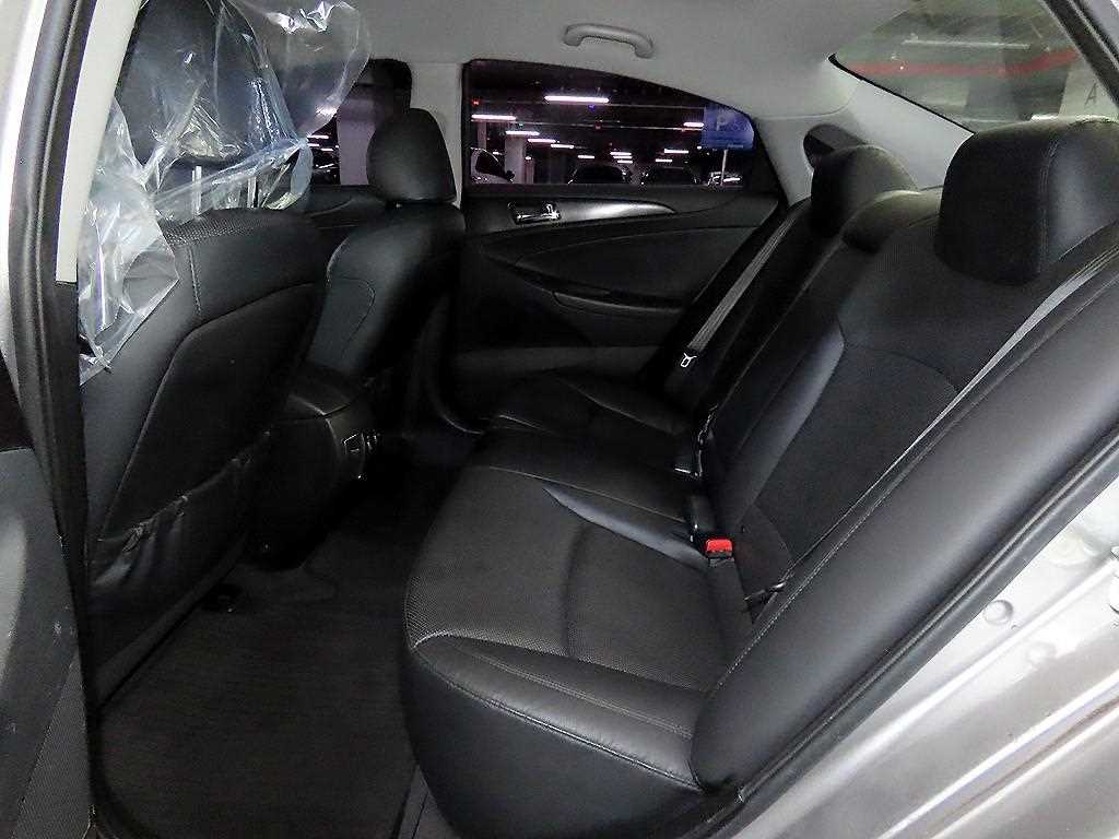 HYUNDAI Sonata - Vista 7