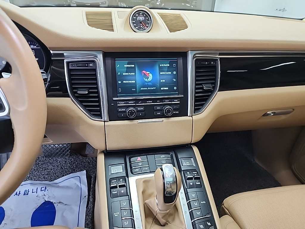 Porsche Macan - Vista 10